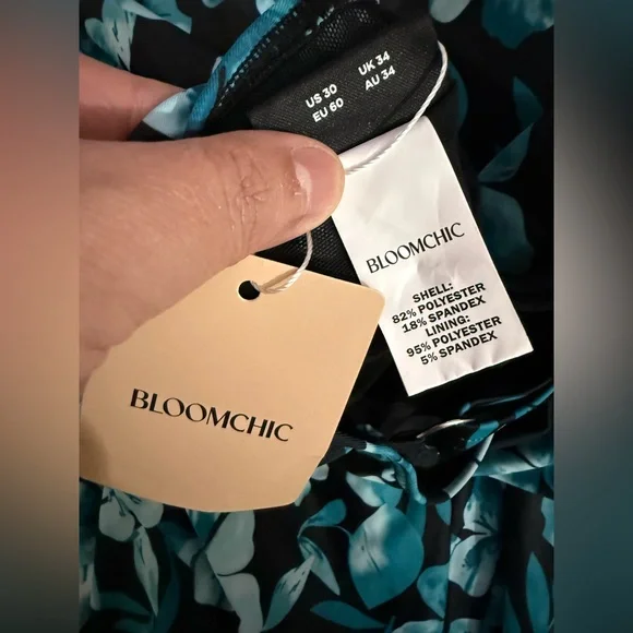 BloomChic Tropical Flower Print Pockets One-Piece Swimsuit. Size 30 - Picture 10 of 15